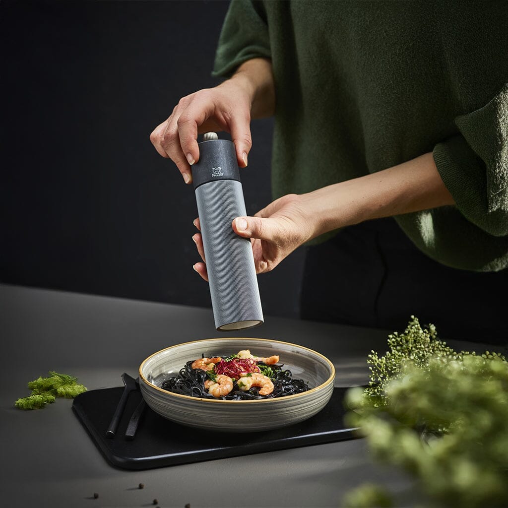 Peugeot - Line Peper- en Zoutmolen set 22 cm Carbon en Aluminium Peper- en Zoutmolen set Peugeot 